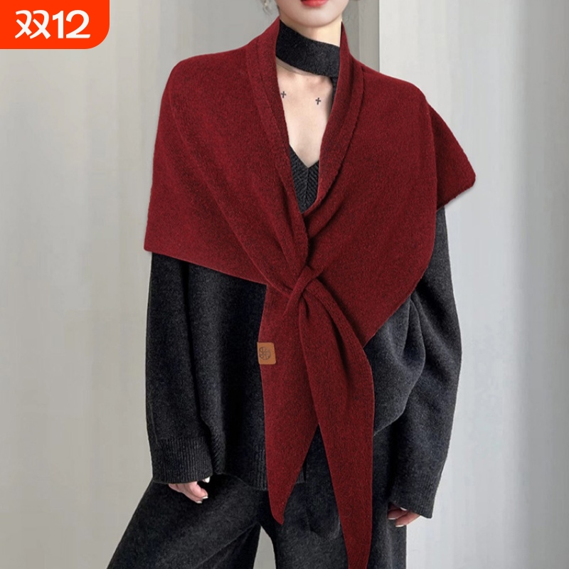 慵懒出街含羊毛三角围巾