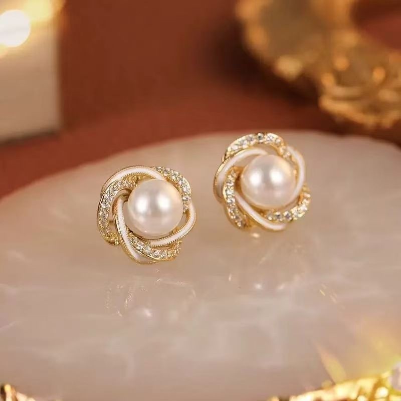 秋冬季新款镶钻水钻缠绕仿珍珠耳钉女精致时尚小巧百搭耳环耳饰女,饰品/流行首饰/时尚饰品新,耳钉,淘宝优惠券,粉丝福利购,淘宝优惠卷