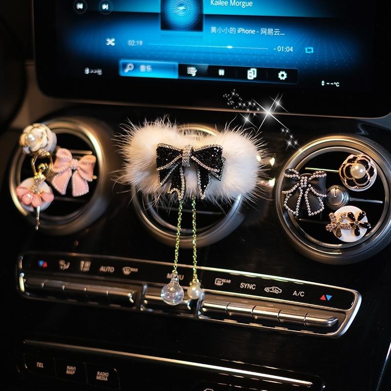 车载香水汽车出风口香薰持摆件久淡香网红女神款车内装饰用品大全