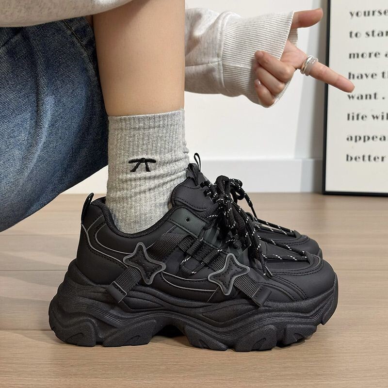 品牌断码女款运动鞋黑色港风设计潮流休闲运动舒适2026季透气软底