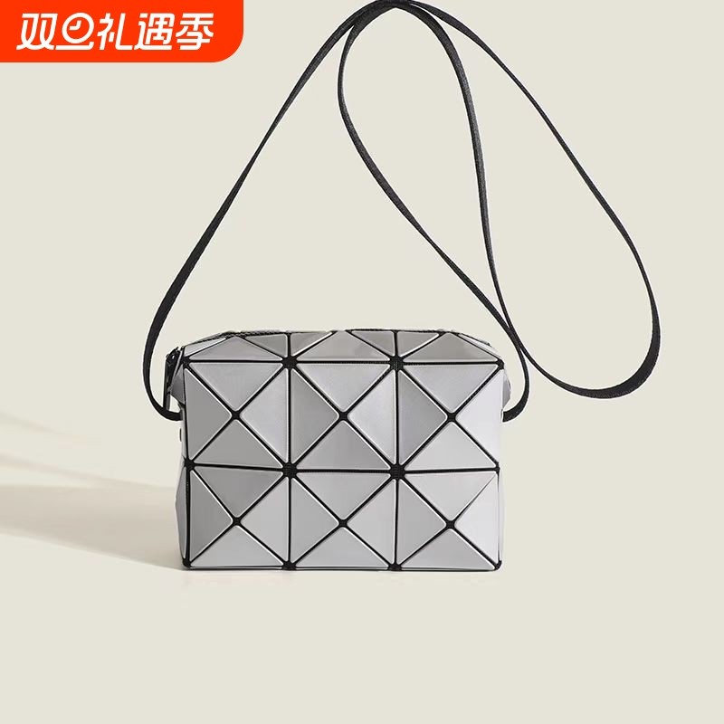三宅夏季一生新款斜挎丘比特小方包女几何菱格盒子手机包精致单肩