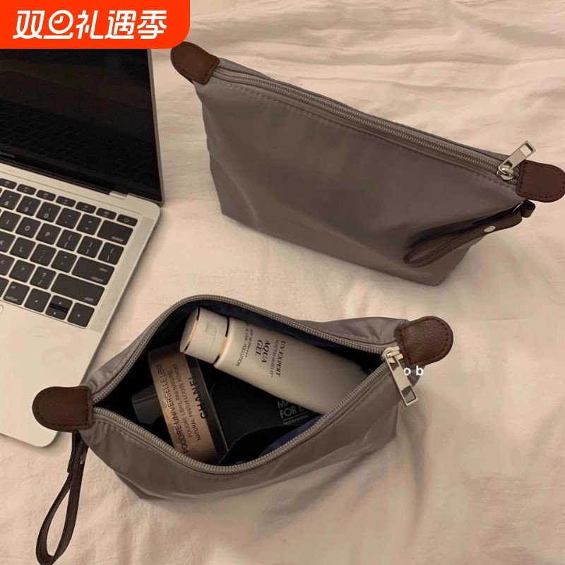 布艺化妆包旅行便携化妆品收纳包手提饺子包防水洗漱袋时尚高级感