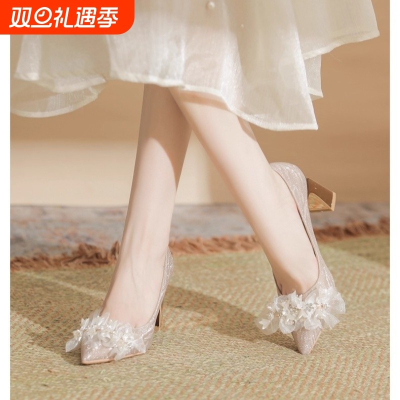 香槟色婚鞋女2025新款秀禾婚纱两穿新娘鞋细闪法式尖头伴娘高跟鞋