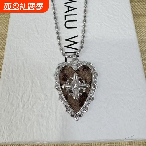 甜酷y2k辣妹风毛绒豹纹爱心鸢尾花十字项链女小众复古锁骨链潮饰