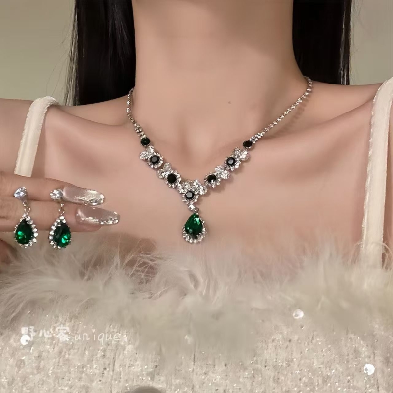 【曼诺舞会】2025新款法式祖母绿绿色项链水钻耳钉晚礼服锁骨链
