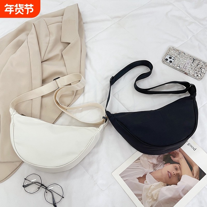 尼龙斜挎包轻便小挎包腋下包单肩包包女2023新款潮饺子包红色紫色