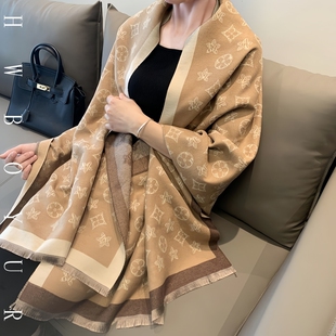 LVАFGН正品老花羊绒围巾两用小香风女披肩冬季保暖披风长加厚