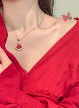 宝扇形小裙子项链女18K红锁骨链百搭颈链气质精致吊坠礼物贝母