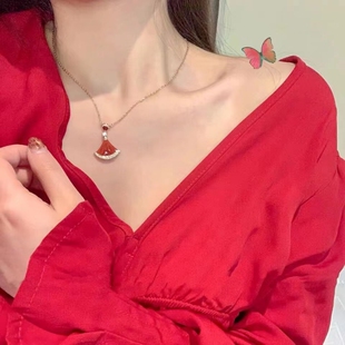 宝扇形小裙子项链女18K红锁骨链百搭颈链气质精致吊坠礼物贝母