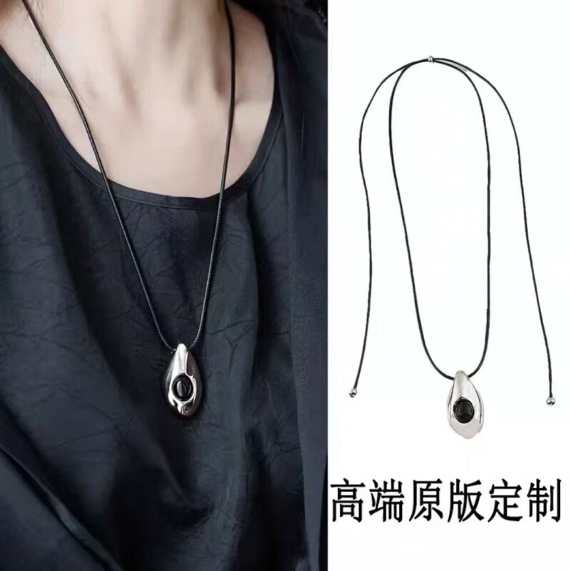 简约水滴吊坠黑绳项链2025新款气质个性小众高级感长款百搭毛衣链