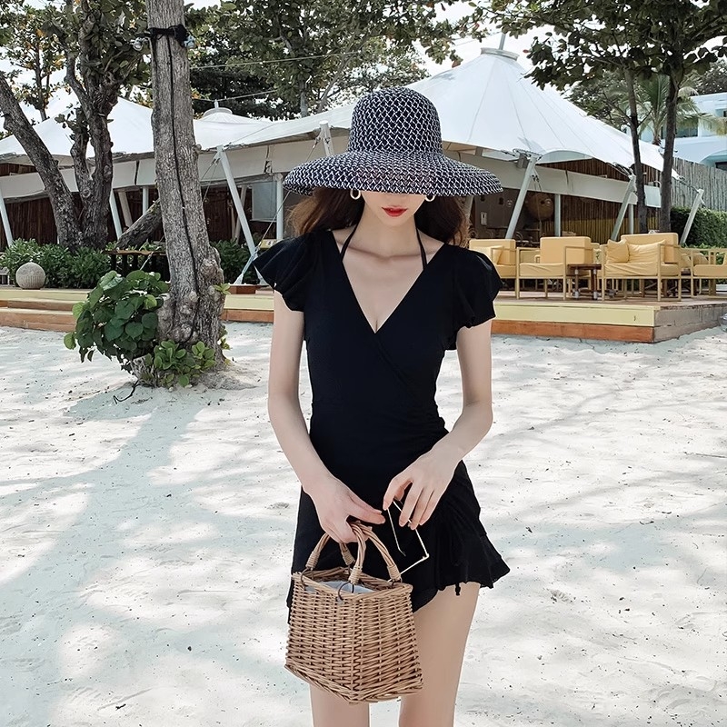 高级感泳衣女显瘦遮肚仙女范保守2025新款网红夏季海边连体游泳衣