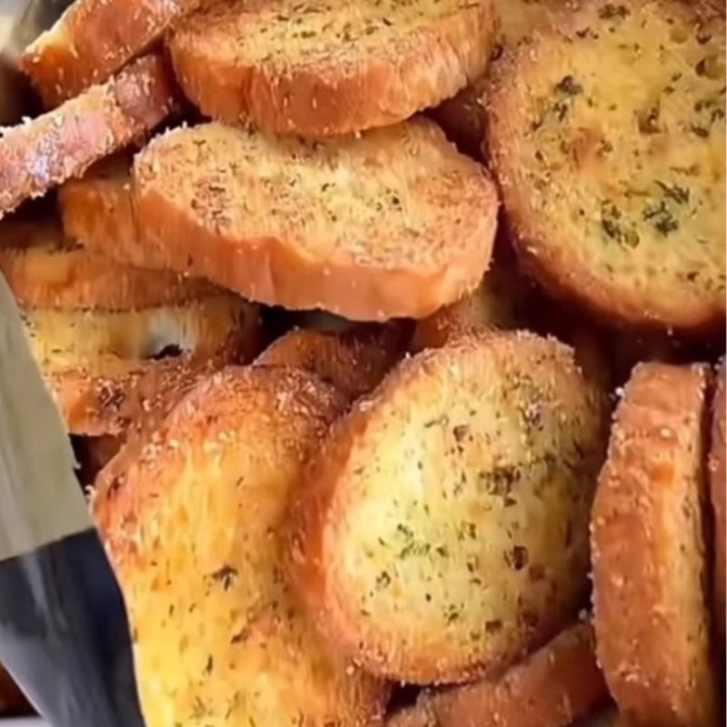 早餐代餐零食蒜香法棍切片烤面包片面包干烤馍片食品非膨化饼干