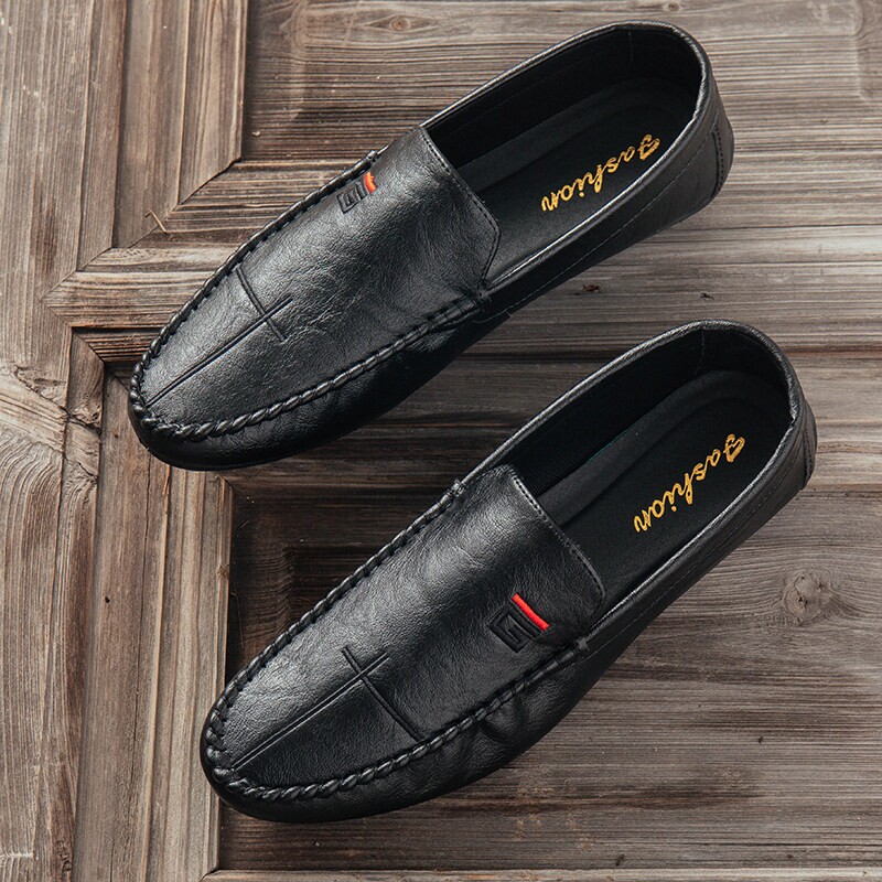 欧伦啄木鸟2026年秋季新款豆豆鞋男士皮鞋韩版驾车鞋懒人鞋潮白色