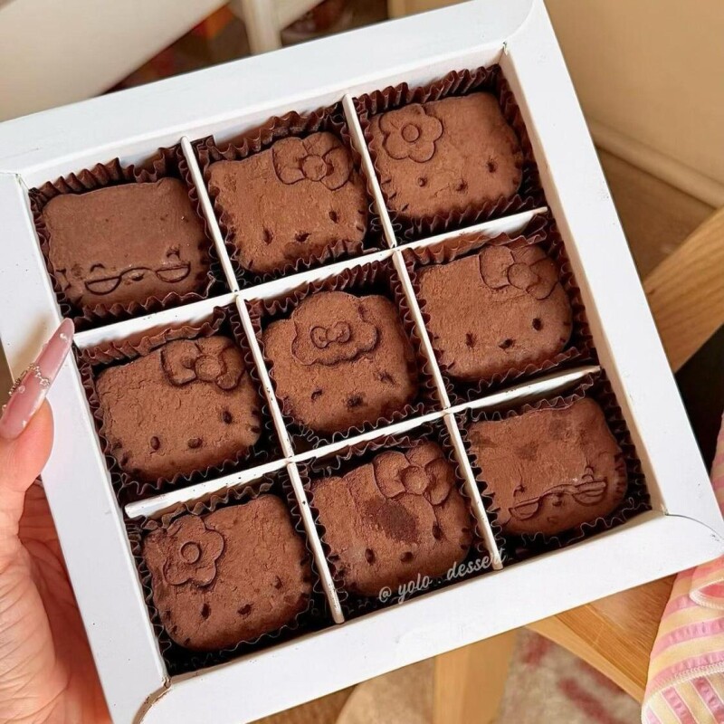 可爱KT软糯曲奇DIBAI糕点卡通kitty手工开心果巧克力西式饼干面包