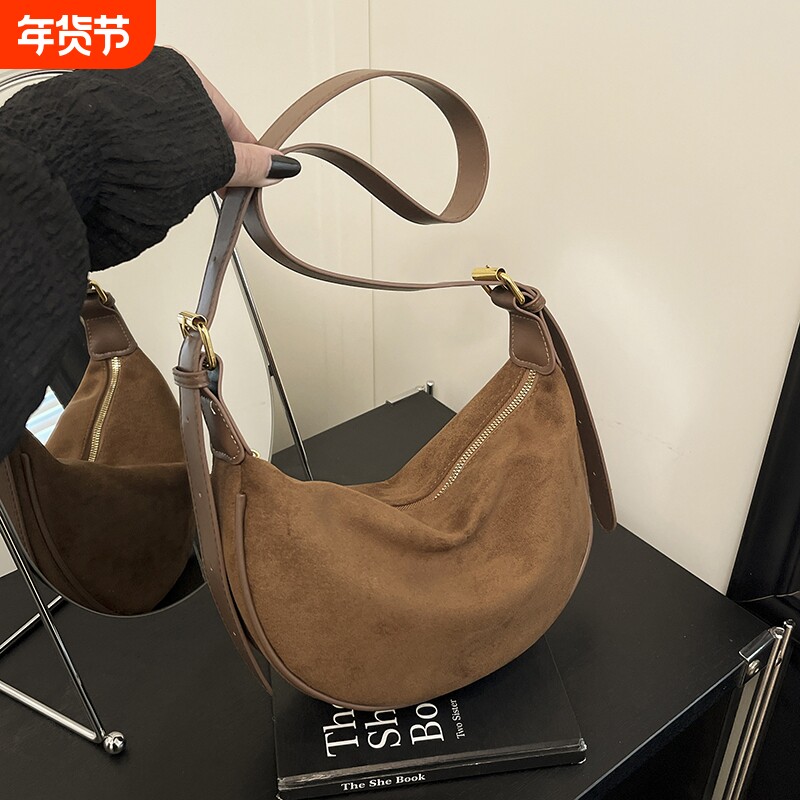 今年流行爆款包包女式2025新款秋冬百搭单肩斜挎包小众磨砂饺子包