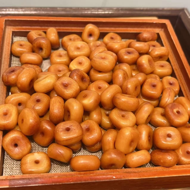 工厂一代老蜜蜡饼子直径17到21mm带风化纹回流橘皮老蜜蜡