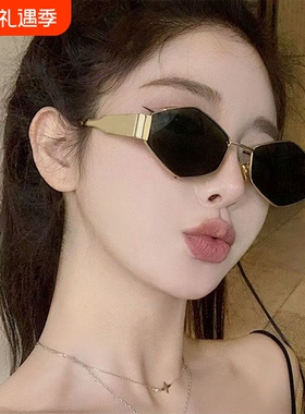 复古菱形小脸高级感白色墨镜新款网红防晒街拍太阳眼镜美式辣妹女