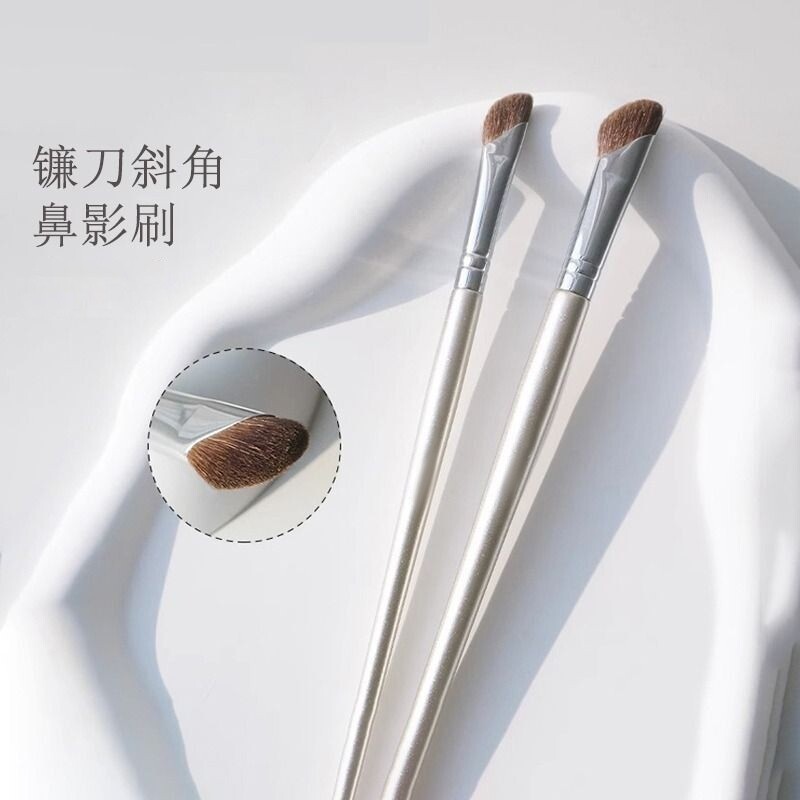 玫瑰金斜头镰刀鼻影刷小号修容刷动物毛山根斜角阴影沧州化妆刷子