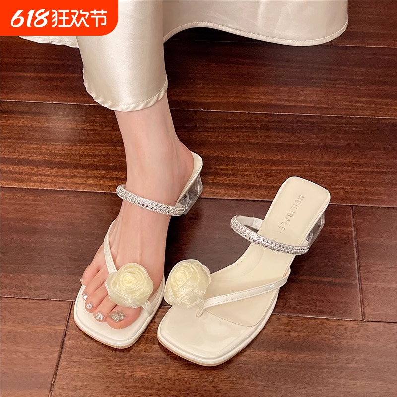 法式粗跟拖鞋女夏外穿2025新款仙女风花朵水钻套趾配裙子水晶凉鞋