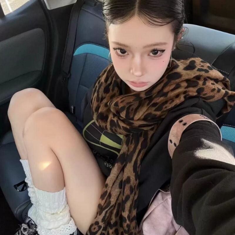 秋冬新款棉麻豹纹围巾女高级感长条丝巾纱巾领巾护颈保暖围脖