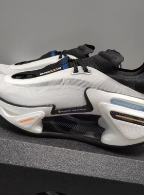 大绝影3.0儿童碳板科技四季运动超轻软底学生跑步鞋减震黑武士