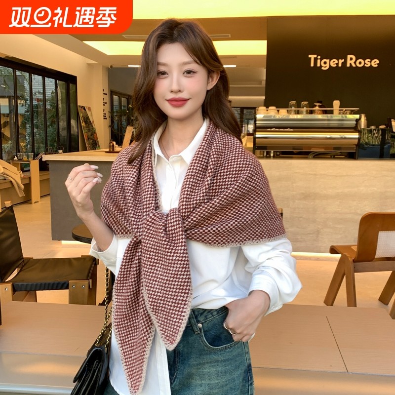 百搭大三角显瘦气质针织围巾披肩女秋冬季护颈保暖外搭两用头巾潮