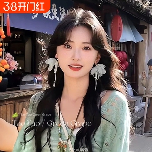 2025年独特薄荷绿色花朵流苏耳环女新款绝美耳钉度假风海边耳饰