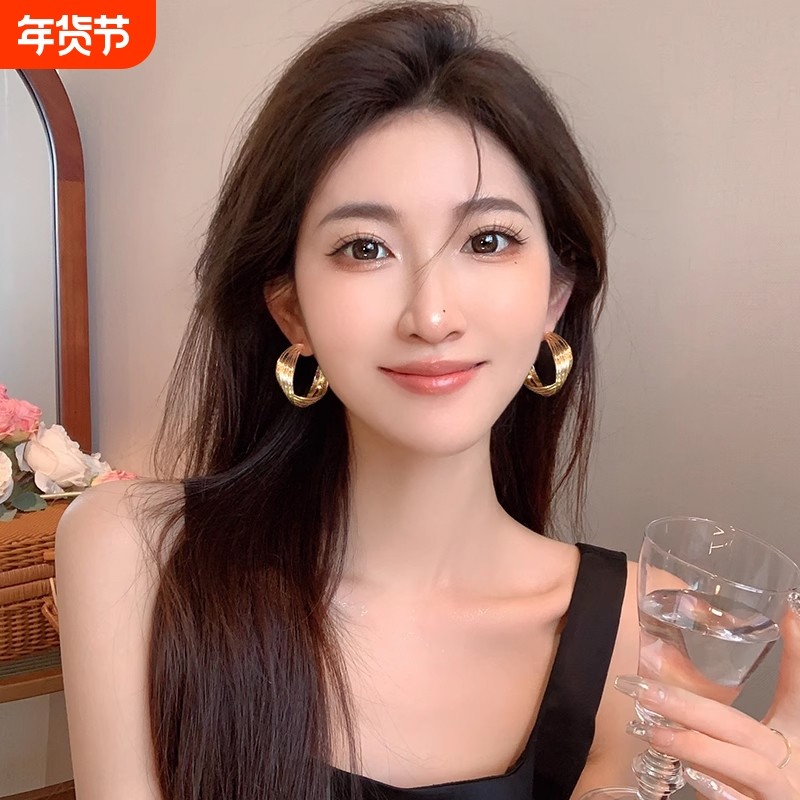 高级感金色复古港风方圆脸圈圈耳环轻奢小众设计耳钉耳圈耳饰金属