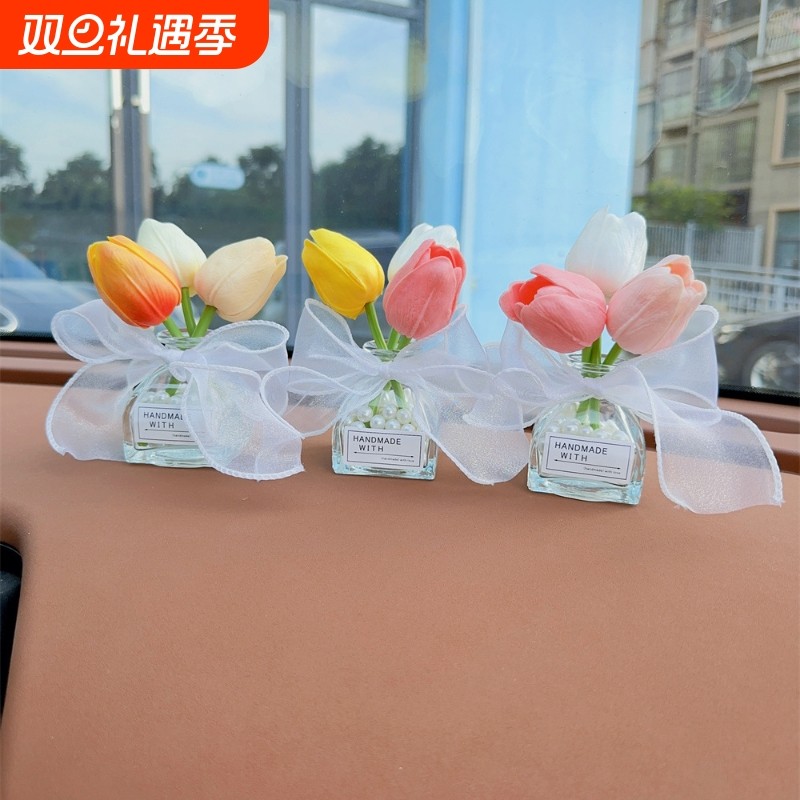 创意车载香水香薰汽车花朵花束座式香水瓶持久淡香除异味车内摆件