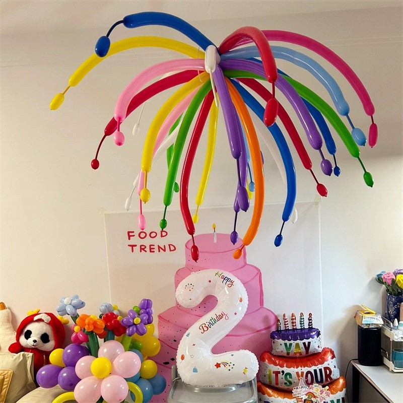 多巴胺生日装饰长条气球场景布置彩色烟花儿童周岁派对拍照背景墙