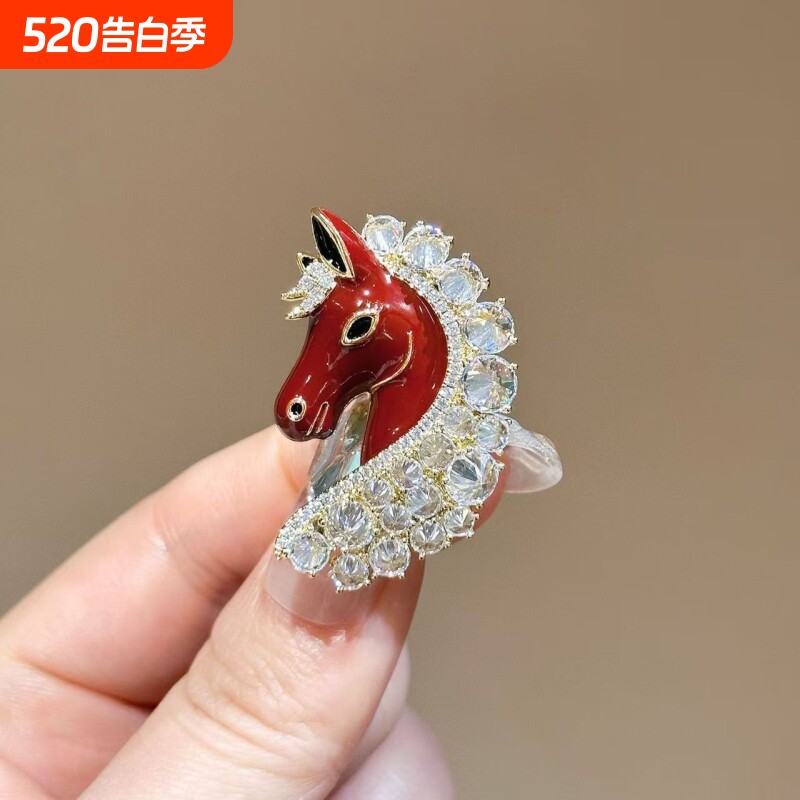 马首闪钻胸针生肖马2026新款本命年造型别针配饰设计高级感胸花女