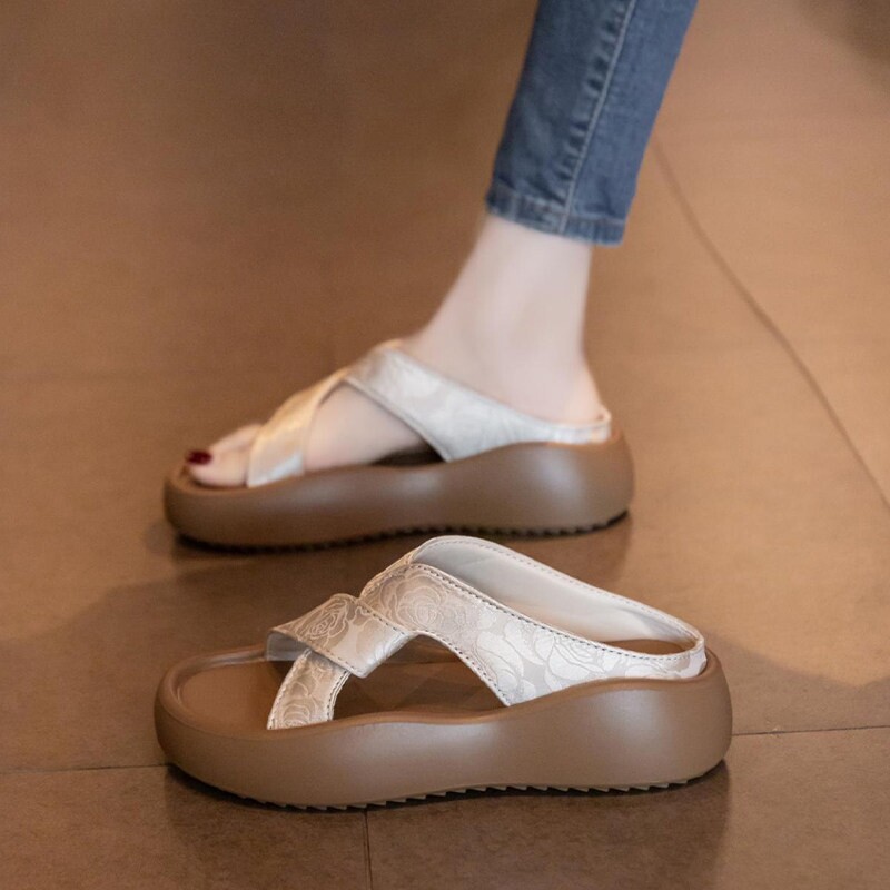 凉拖鞋女夏外穿2026新款外出厚底休闲沙滩凉鞋懒人时尚孕妇一字拖