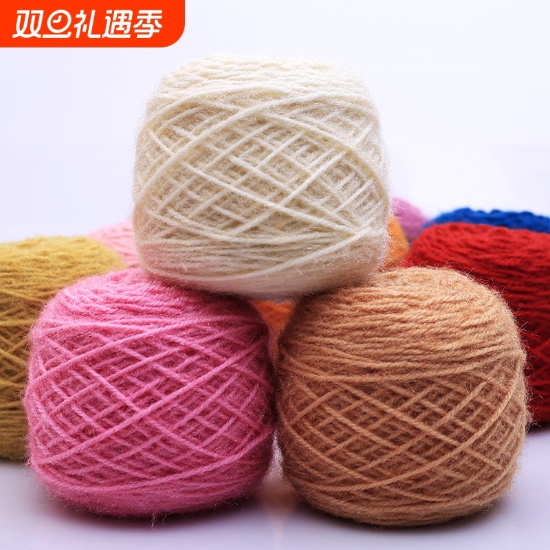 3两大团松鼠绒亮丝毛线团中粗手编线手工diy帽子围巾钩针披肩红色