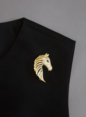 JUNWEI 复古骏马胸针2026年新款男女高级感西装配饰本命年礼物