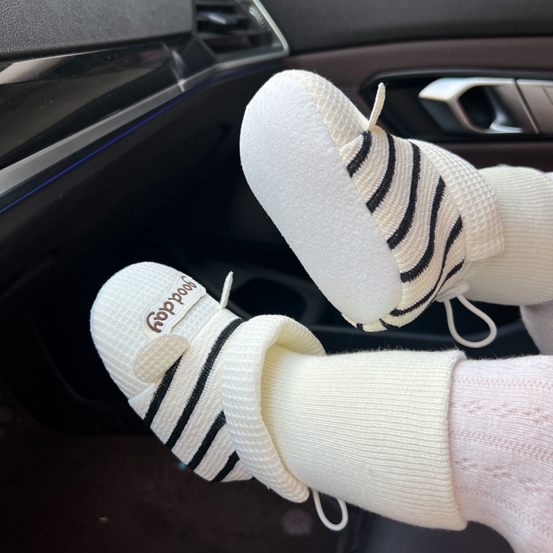 春秋季婴儿软底步前鞋袜0-6个月男女宝宝3-9-12个月防滑不掉