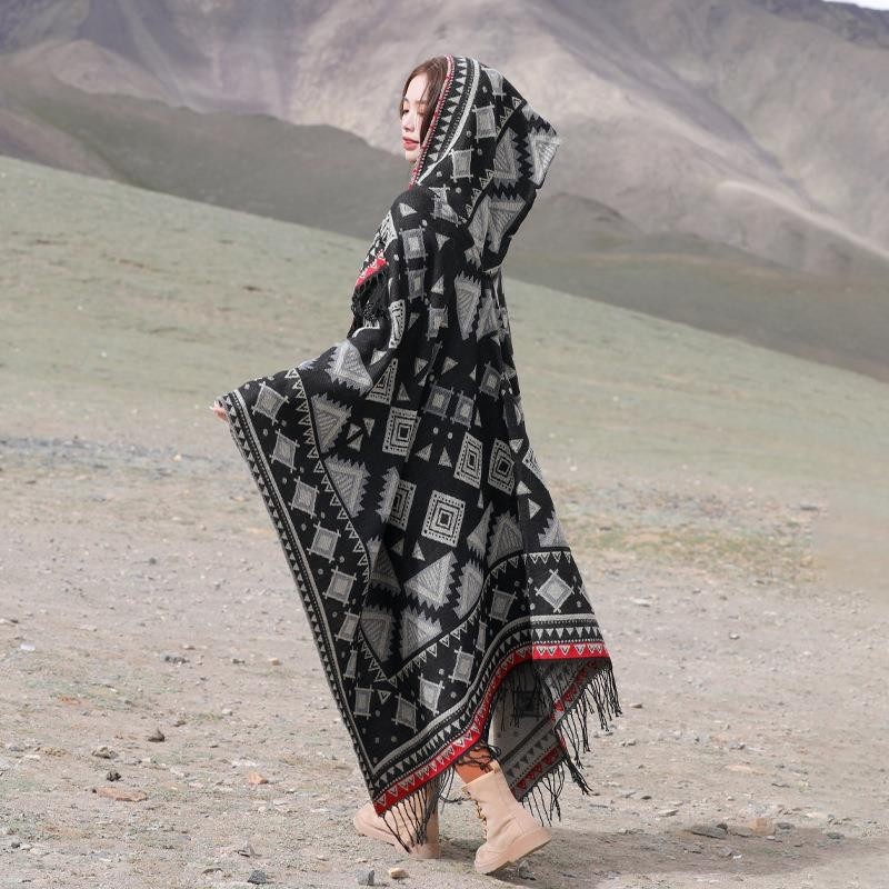 云南新疆大理旅游民族风披肩大西北加厚保暖围巾女羊绒连帽斗篷