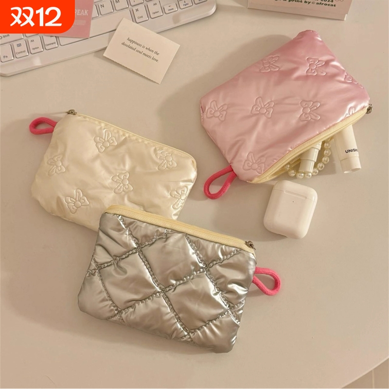 韩国ins可爱手拿包女化妆包便携迷你银粉色亮面小零钱包收纳小包