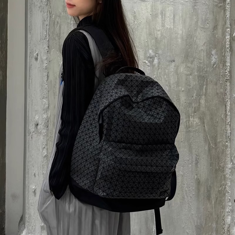 2025年新款几何菱格包双肩包硅胶背包电脑包大容量书包男女包