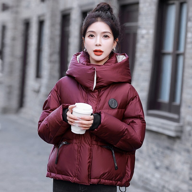 户外小香风羽绒服女短款冬季2025新款今年流行显瘦面包服白鸭绒厚