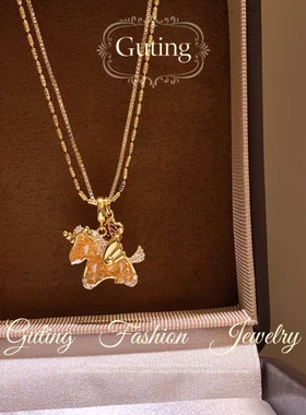 金色小马吊坠项链女高级感轻奢小众配饰品2026新款秋冬毛衣链闺蜜