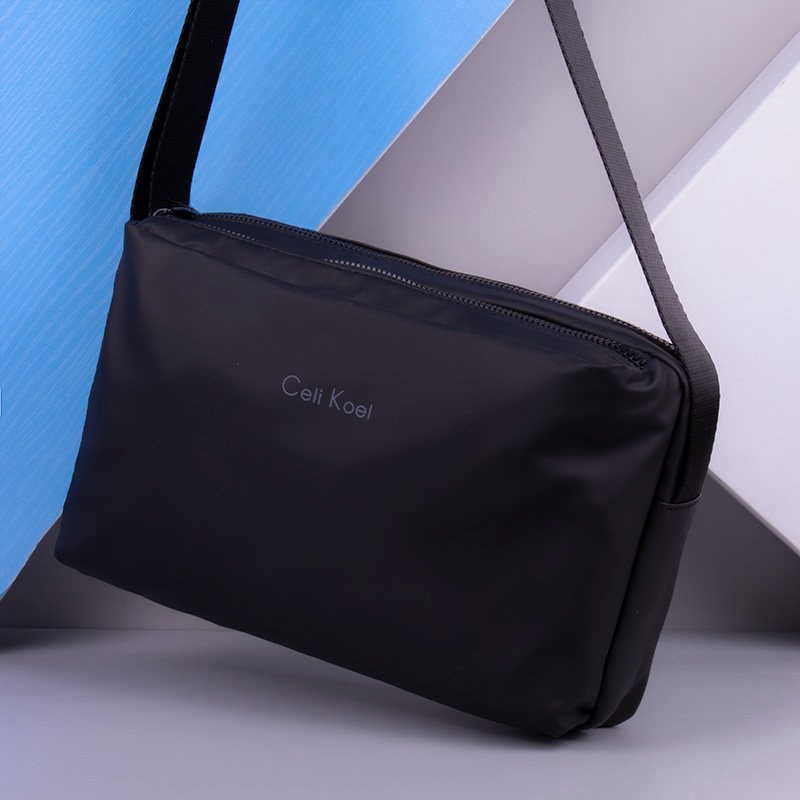 男士小斜挎包2024新款时尚单肩包通勤背包防水多格层牛津布休闲潮