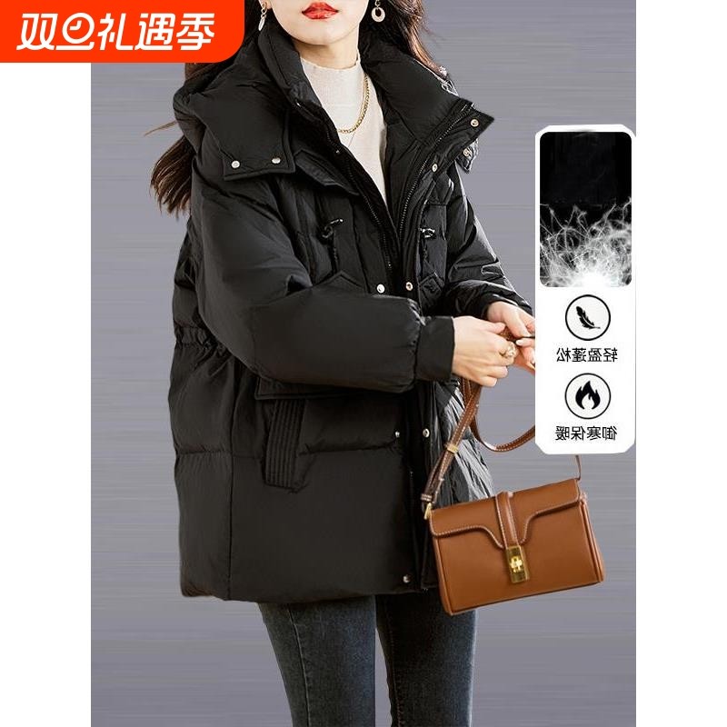 户外大牌高端羽绒服女冬2025年新款中长款加厚大码胖mm白鸭绒黑