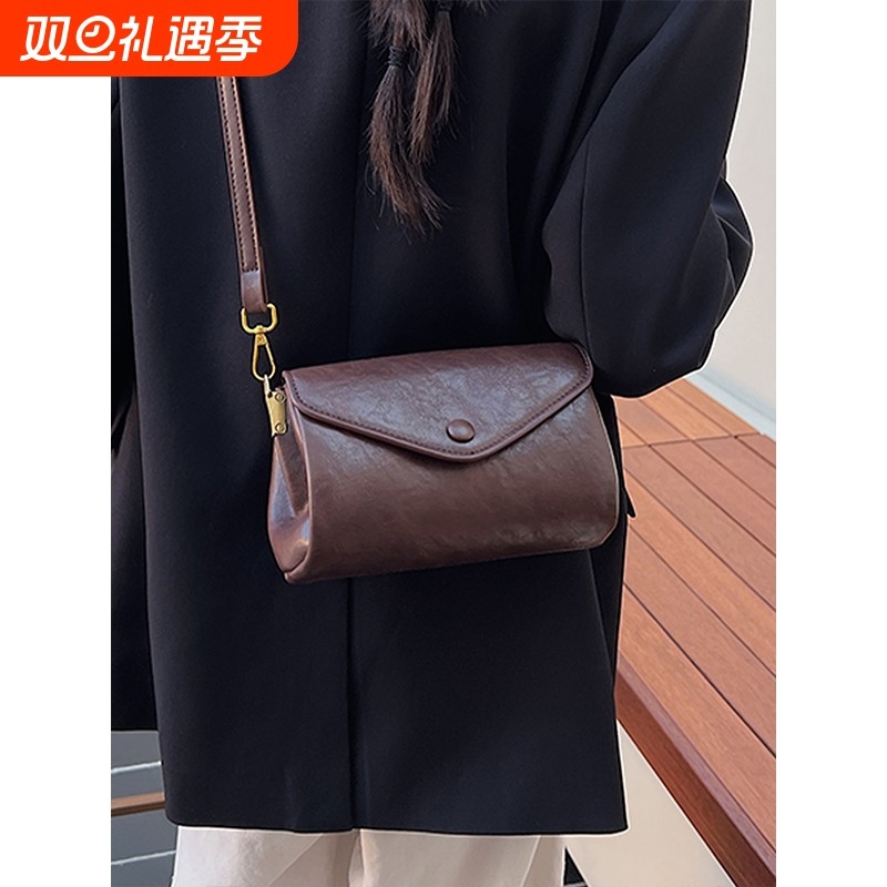 伊布古奇包包女2025新款时尚爆款复古单肩女士通勤小方包斜挎轻便