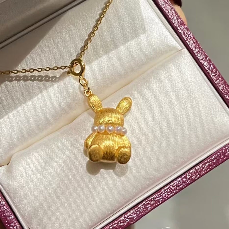 925轻奢复古新中式珍珠拉丝小熊项链小众设计可爱吊坠精致锁骨链