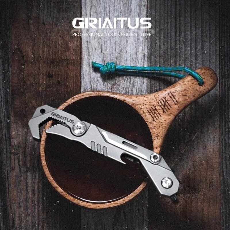 户外多功能钛合金刀具扳手折叠刀工具七合一便捷式迷你便携小扳手