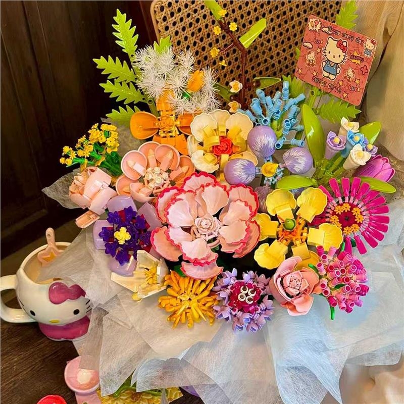哈喽Kitty永生花束积木拼装玫瑰花朵抱抱桶闺蜜高颜值兼容乐高