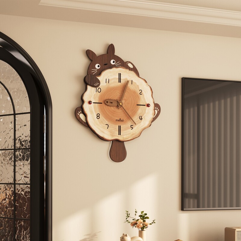 美世达餐厅挂钟客厅2026新款静音钟表中古风网红龙猫挂墙复古时钟