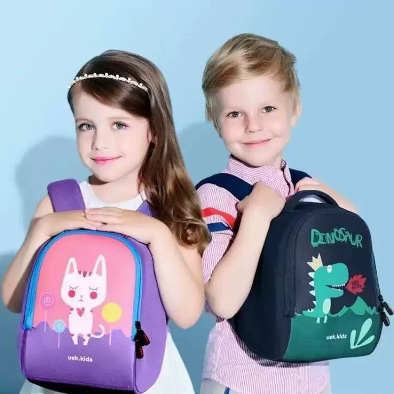 幼儿园书包男女孩小孩可爱双肩包儿童外出宝宝专用防丢轻便小背包卡通书包入学外出可爱户外双肩背包