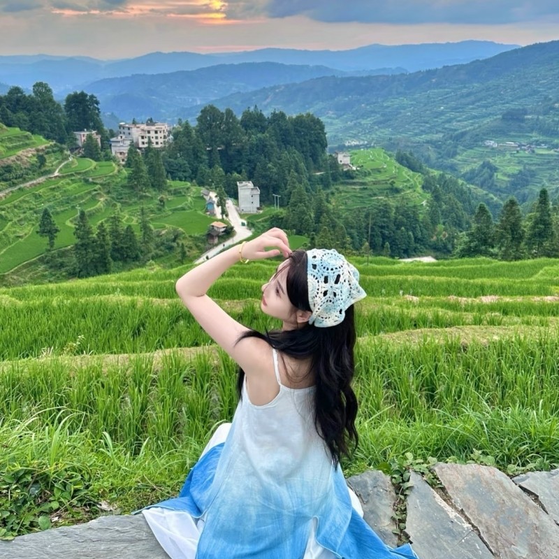 2025新款田园头巾三角巾女旅游镂空发带头饰海边三角形扎染川西
