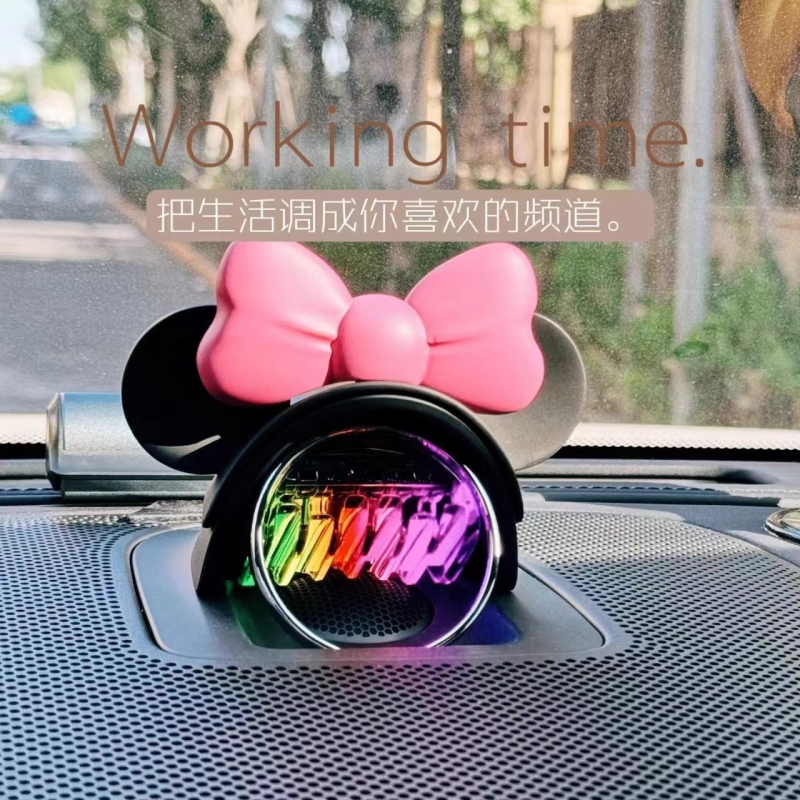 问界米妮音箱摆件卡通创意新款S7R7S9中控装饰M9M5M5创意帽子
